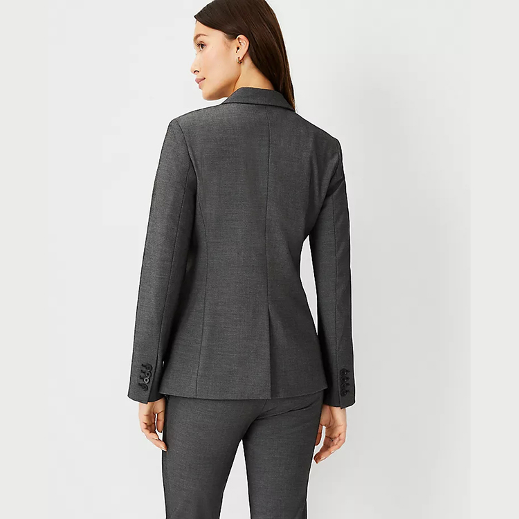 Traje de negocios de mujer gris con cuello en V oscuro de un solo botón con dobladillo redondo de diseño personalizado