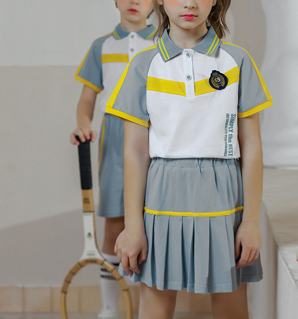 Traje de uniforme de jardín de infantes de diseño personalizado de verano, combinación de colores, uniforme escolar de manga corta para niños, polos y pantalones cortos