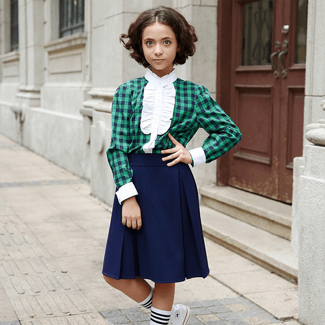 Diseño de uniforme escolar de camisa y falda verde para niñas