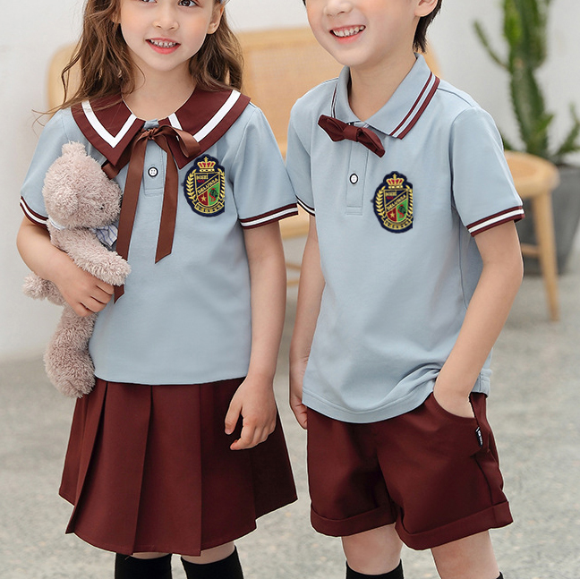 Polo azul para niños y faldas rojas, pantalones cortos, traje de uniforme de verano para niños de un solo pecho con pajarita